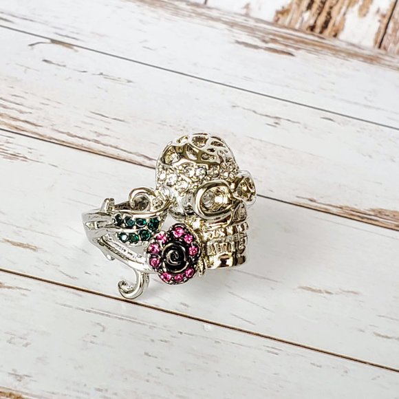 Rose & Skull Crystal Ring - Picture 5 of 6